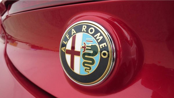 Alfa Romeo (Альфа Ромео) значок