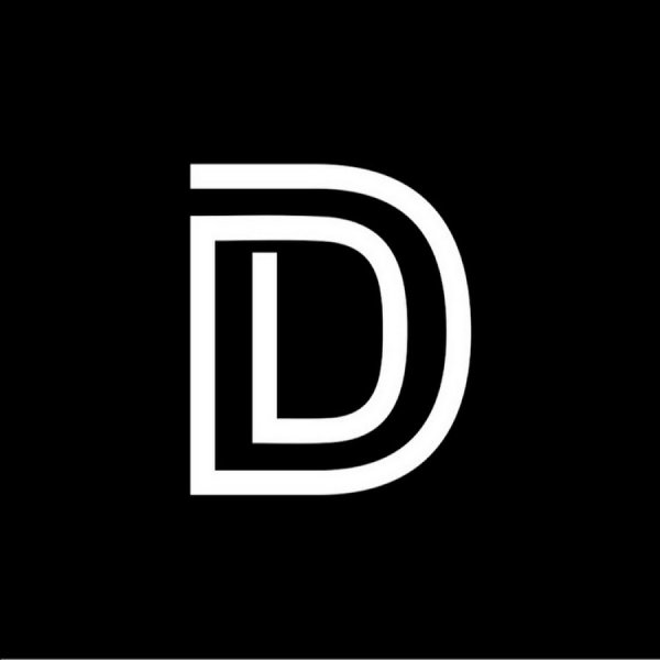 Буква d на черном фоне