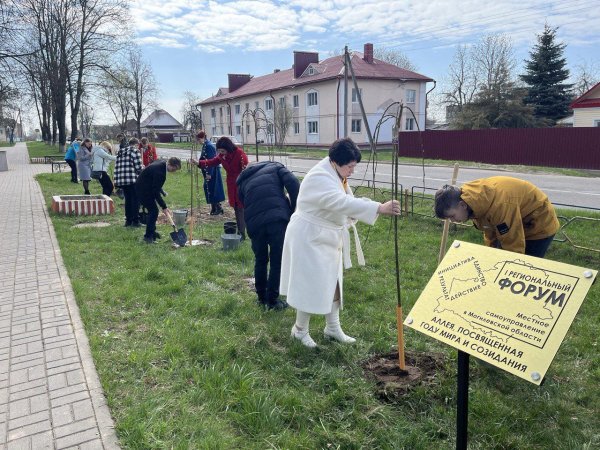 Социалистические плакаты и лозунги