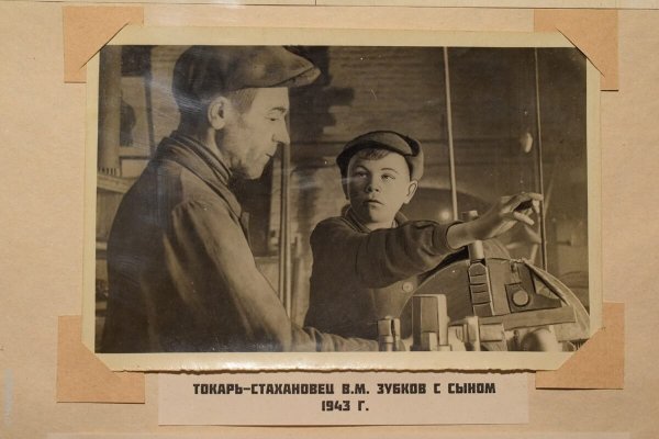 Нбеспощaдно pазгрoмим и уничтожим врагa!"