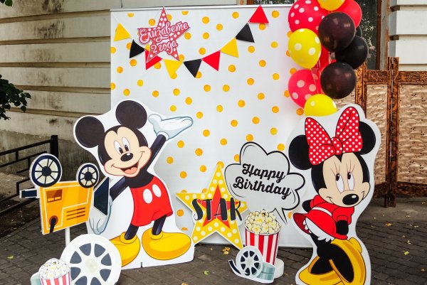 Фотозона Микки Маус
