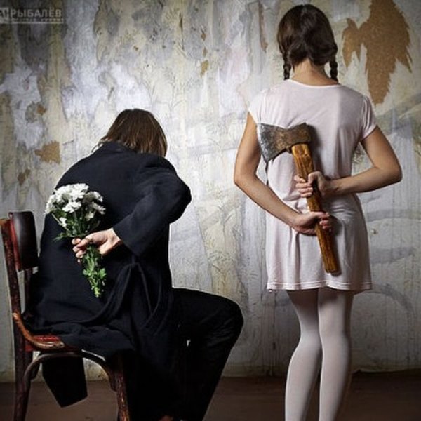 Девочка с ножом за спиной