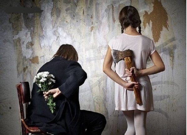 Девочка с ножом за спиной