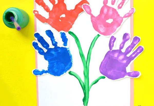 Букет из детских ладошек для мамы