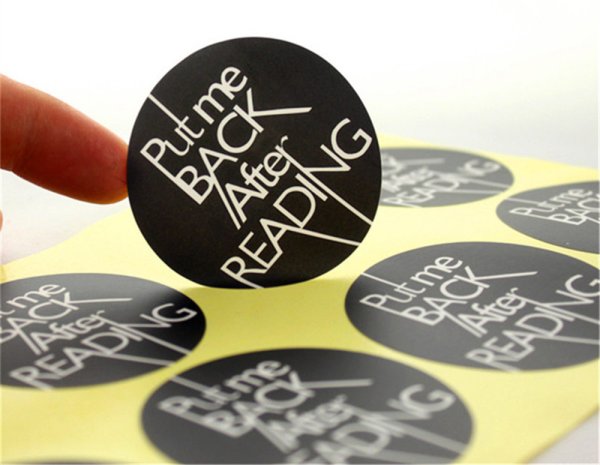 Круглые наклейки с логотипом