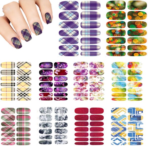 Маникюр с наклейками для ногтей