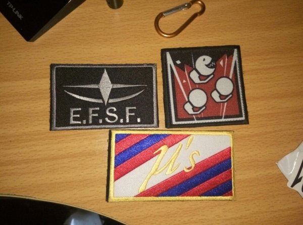 Наклейки на липучке на одежду