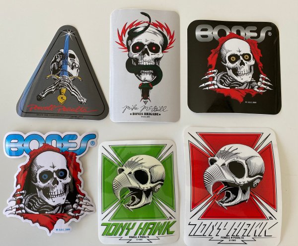 Рабочий в каске вектор