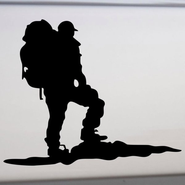 Силуэт туриста с рюкзаком