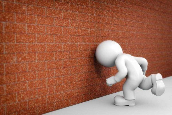 Биться головой об стену