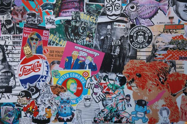 Стикер арт на улице