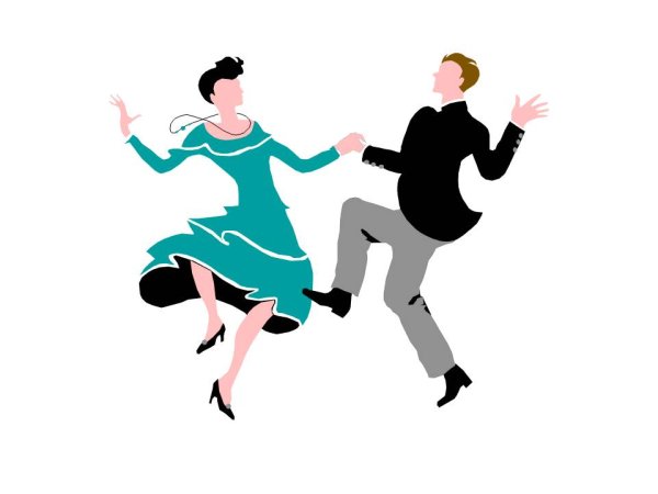 Люди танцуют по кругу