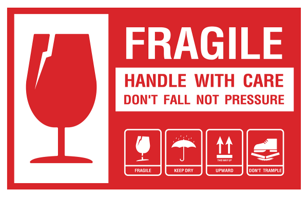 Бирка хрупкое на багаж