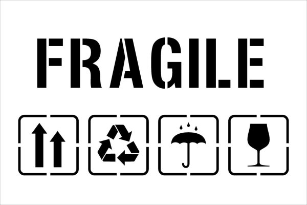 Fragile наклейка