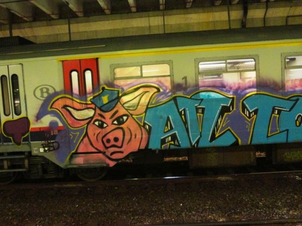 Поезд граффити наклейка