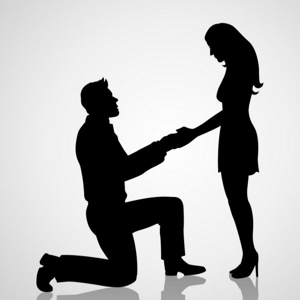 Человек на одном колене