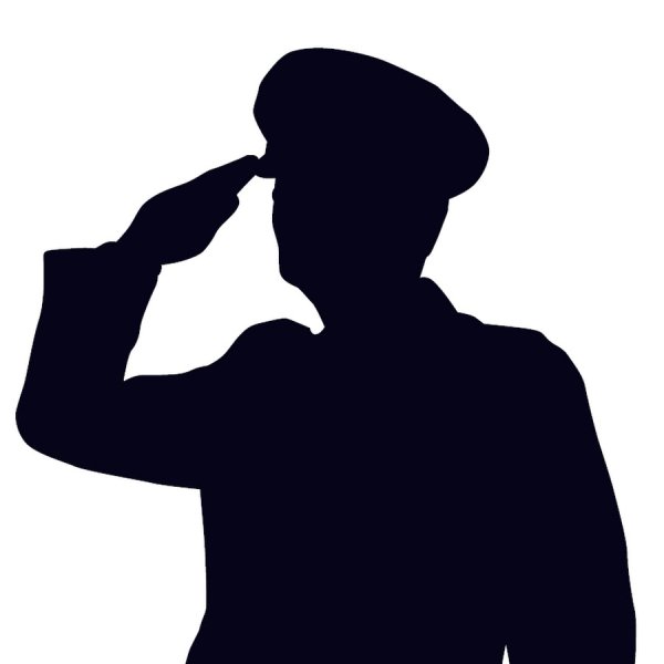 Силуэт военного в фуражке