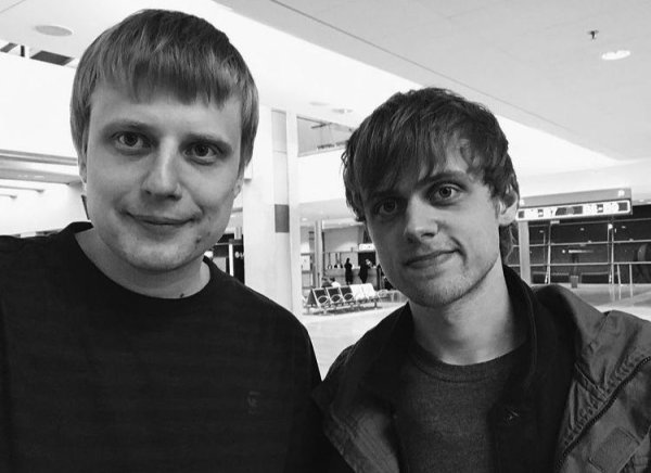 Слава Комиссаренко с родителями