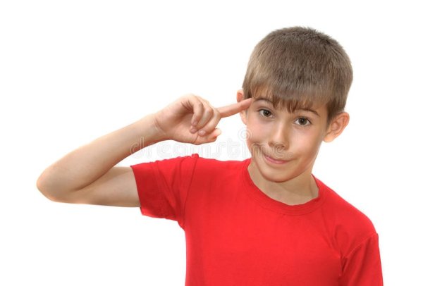 Человек указывает на голову