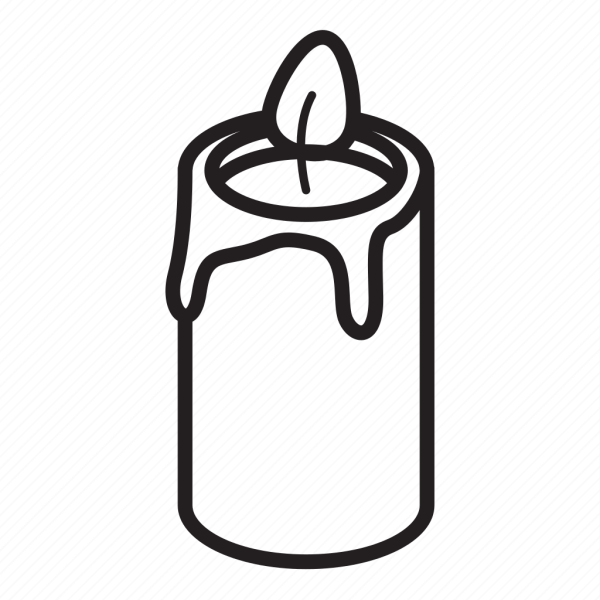 Огонек свечи на белом фоне