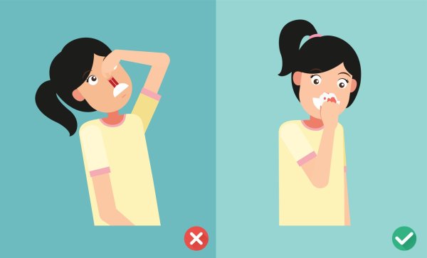 Кровавые пятна на прозрачном фоне