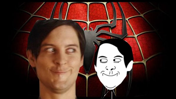 Тоби Магуайр улыбается