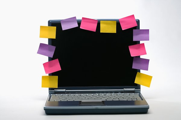 Стикеры на мониторе