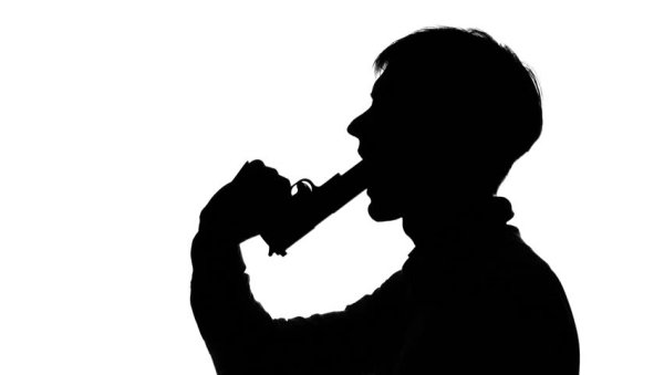 Силуэт застрелился в рот