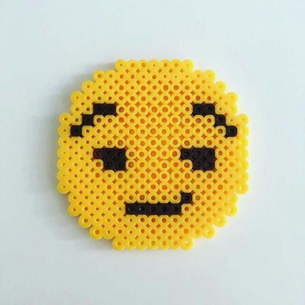 Маленький смайлик из термомозаики