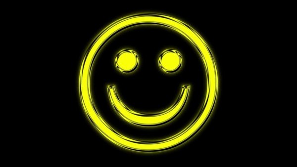 Неоновый смайлик с улыбкой