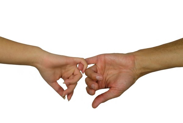 Руки вместе