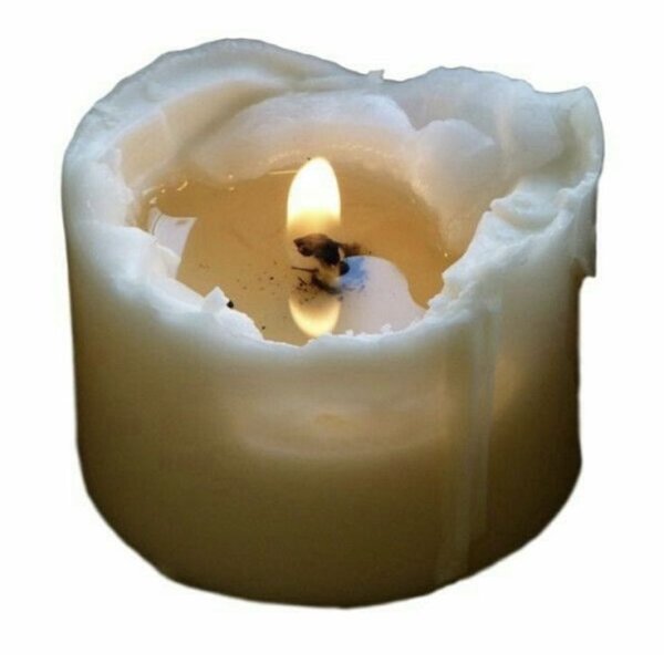 Свечка Эстетика на белом фоне