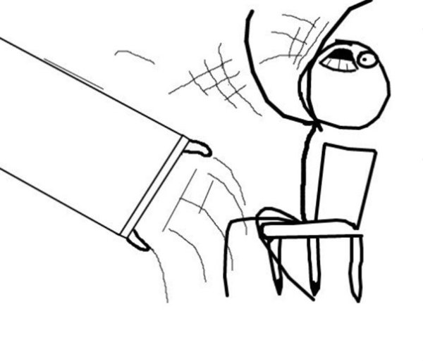 Человек переворачивает стол