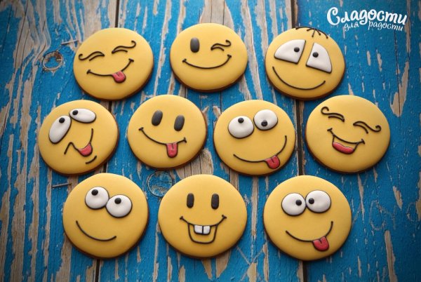 Печенье в виде смайликов