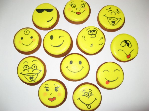 Наклейки на яйца смайлики