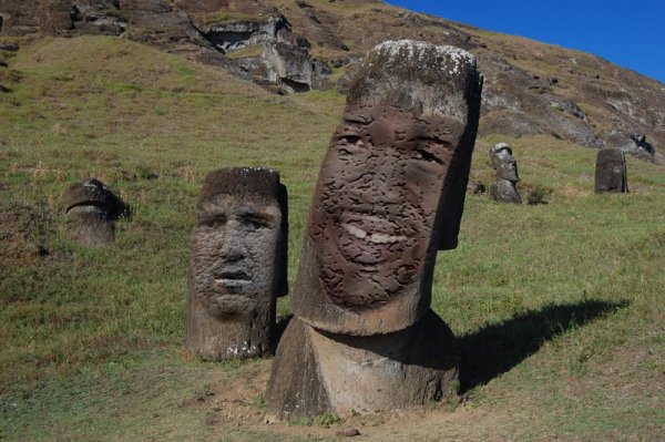 Головы на острове Пасхи