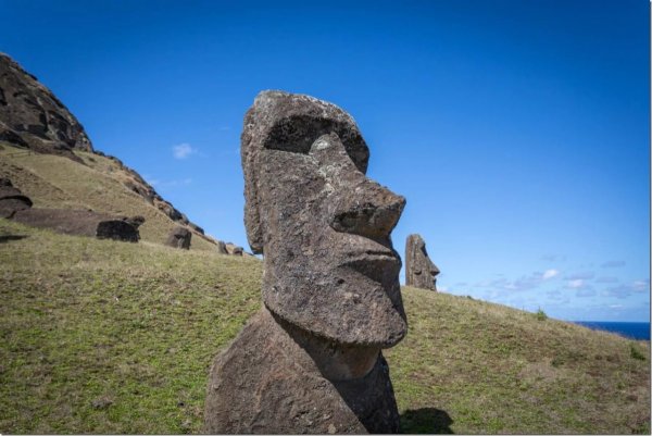 Каменные головы на острове Пасхи