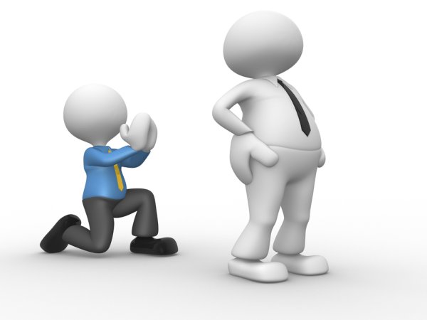 Человечек на коленях