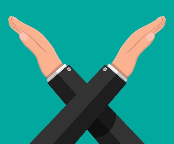 Человек с крестом в руках