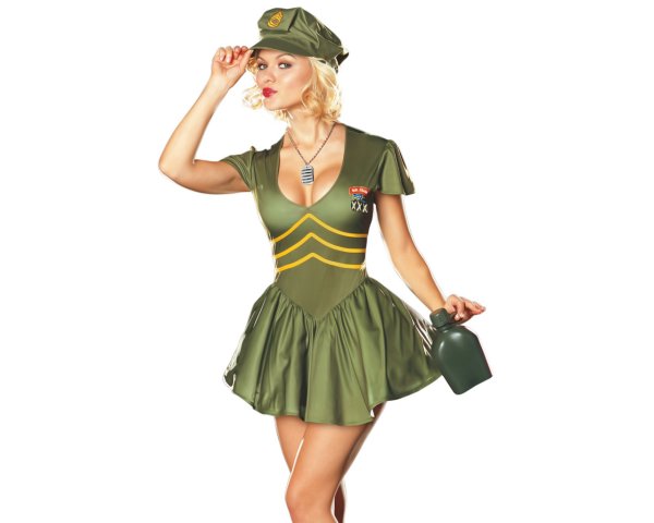 Девушки в военной форме