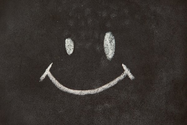 Рожица мелом на доске