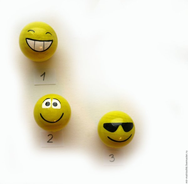 Розовый смайлик