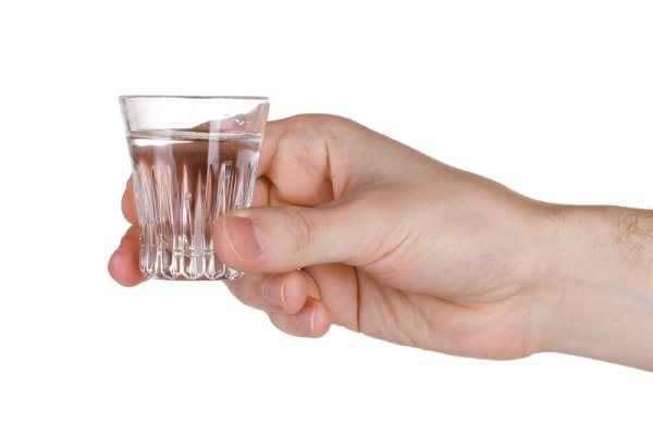 Рюмка в руке