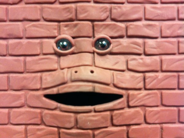 Смайлик головой об стену