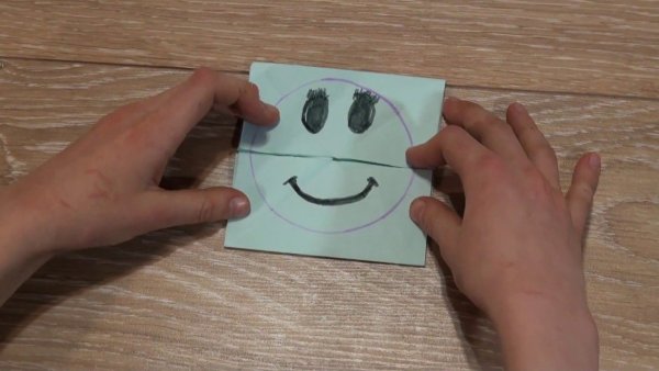Игрушка смайлик из бумаги
