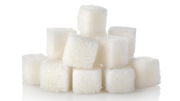 Сахар на белом фоне