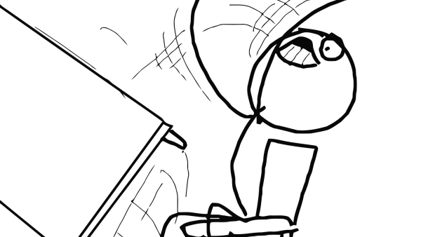 Человек переворачивает стол