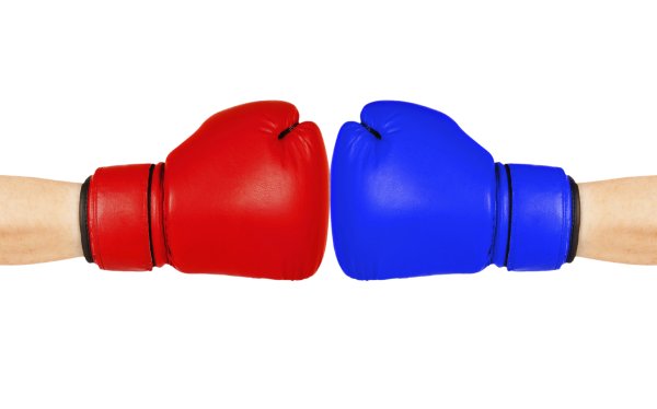 Удар боксерской перчаткой