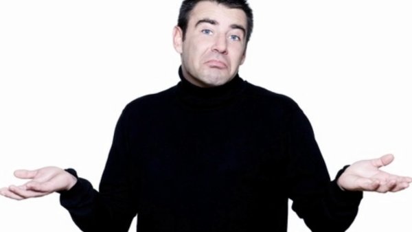 Пожимает плечами