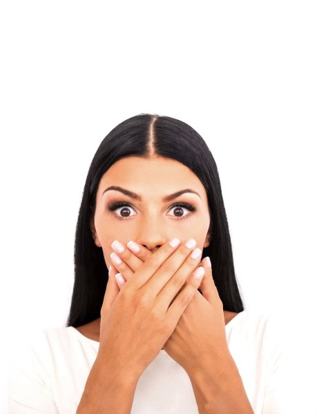 Девушка с закрытым ртом